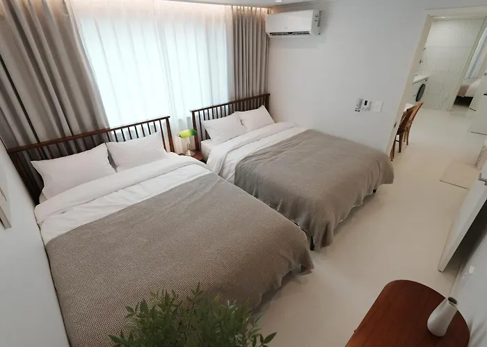 Open Sale, Song Park, Airport Railroad, Hongdae Station, Yeontral Park, 7 People, Queen Bed, Air Conditioner In Each Room, Dryer, Wifi, Foreigners Only