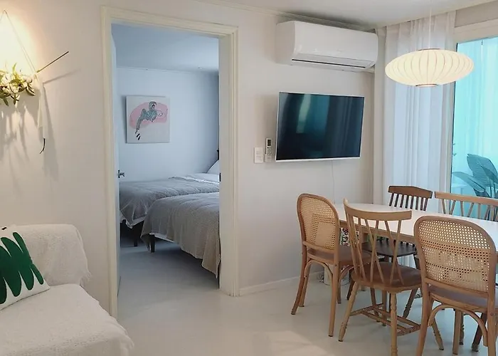 Open Sale, Song Park, Airport Railroad, Hongdae Station, Yeontral Park, 7 People, Queen Bed, Air Conditioner In Each Room, Dryer, Wifi, Foreigners Only