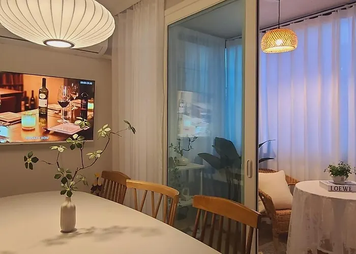Open Sale, Song Park, Airport Railroad, Hongdae Station, Yeontral Park, 7 People, Queen Bed, Air Conditioner In Each Room, Dryer, Wifi, Foreigners Only Appartement Séoul
