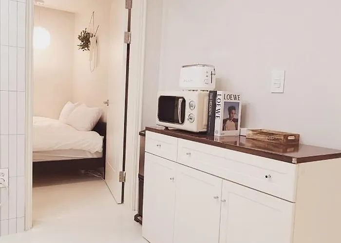 Open Sale, Song Park, Airport Railroad, Hongdae Station, Yeontral Park, 7 People, Queen Bed, Air Conditioner In Each Room, Dryer, Wifi, Foreigners Only