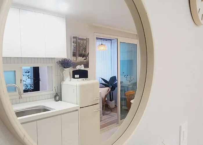 Open Sale, Song Park, Airport Railroad, Hongdae Station, Yeontral Park, 7 People, Queen Bed, Air Conditioner In Each Room, Dryer, Wifi, Foreigners Only