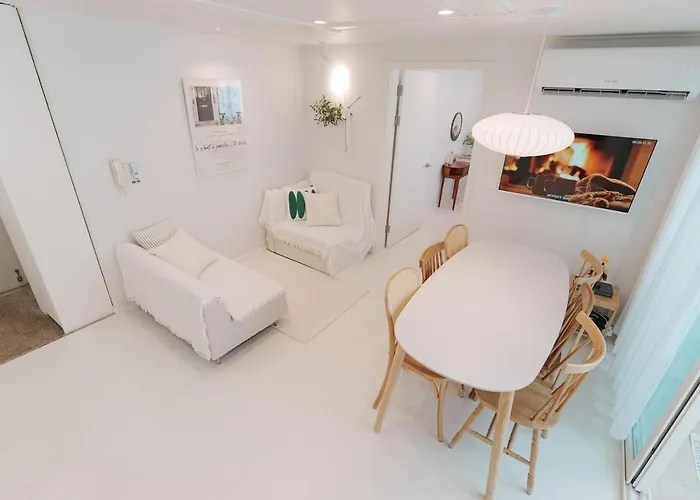 Open Sale, Song Park, Airport Railroad, Hongdae Station, Yeontral Park, 7 People, Queen Bed, Air Conditioner In Each Room, Dryer, Wifi, Foreigners Only Appartement