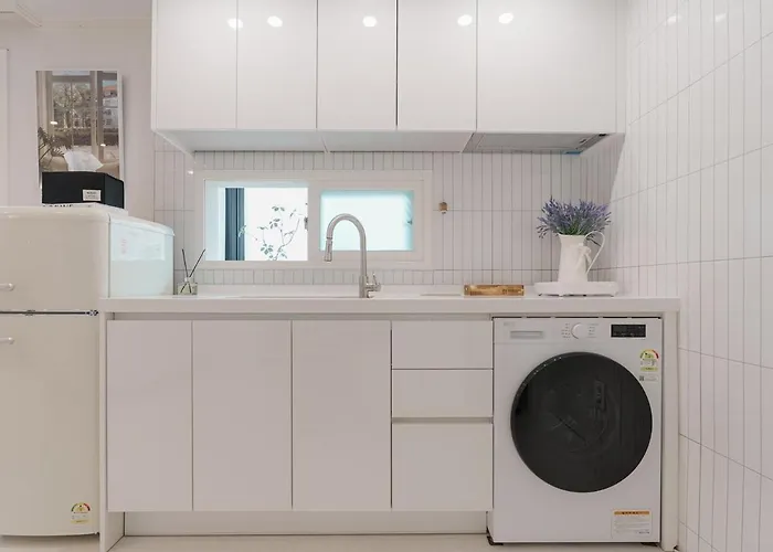 Open Sale, Song Park, Airport Railroad, Hongdae Station, Yeontral Park, 7 People, Queen Bed, Air Conditioner In Each Room, Dryer, Wifi, Foreigners Only Appartement *